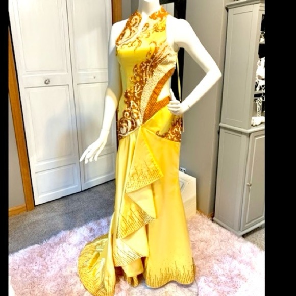 Couture NG Fashion,STUNNING!|
Yellow/Gold Sequins,Excellent Condition ,Size 6 - Picture 2 of 15
